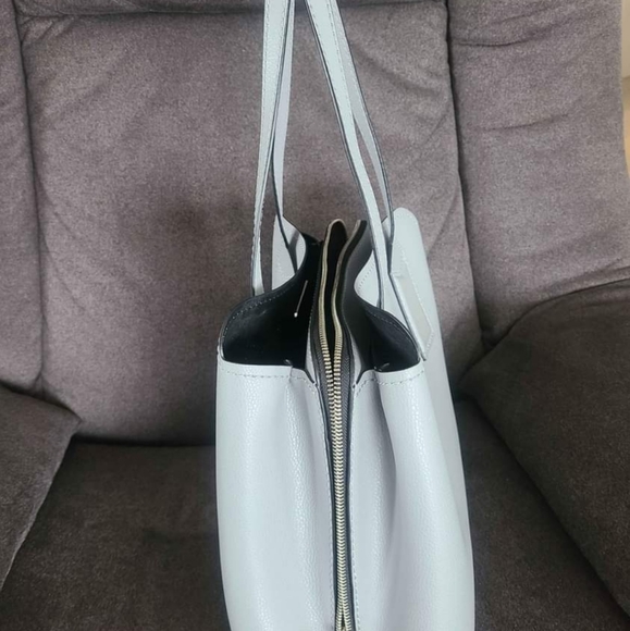 Marc Jacob Editor Leather Tote Purse - Picture 3 of 9